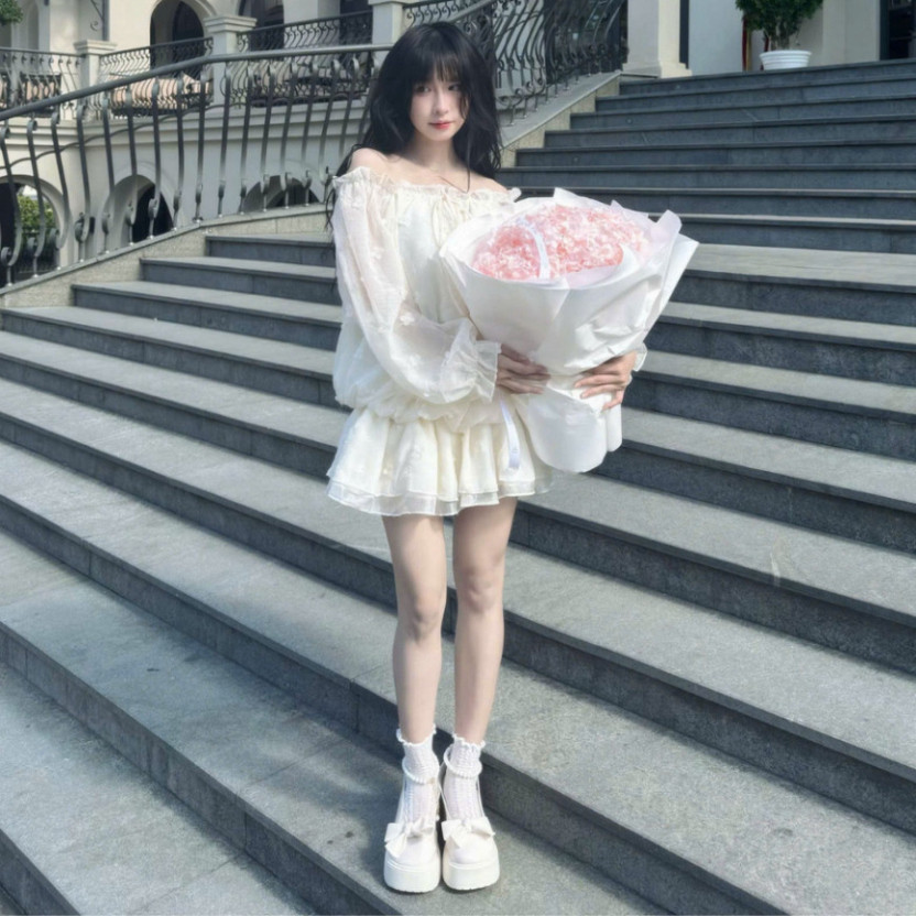 Đầm Trễ Vai Bánh Bèo Dáng Rộng Họa Tiết Hoa VEROMODA Chất Liệu Tơ Màu Be Cao Cấp Đẹp Quyến Rũ ,Sang Trọng | BigBuy360 - bigbuy360.vn