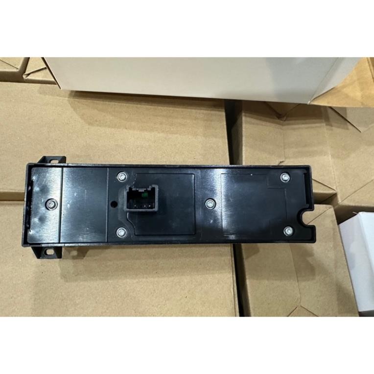 Công tắc lên xuống kính tổng Ford Focus 2010-2012