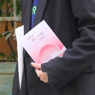 Sách - Bên Rìa Cơn Mơ