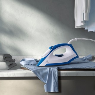Bàn ủi Electrolux EDI2004
