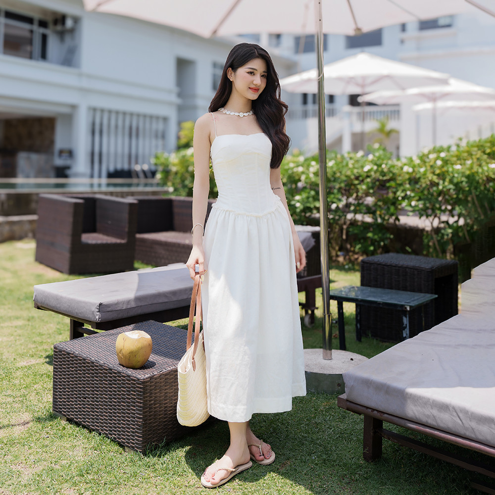 RECHIC Đầm 2 dây Sunme chiết eo phối bèo nhẹ sang trọng