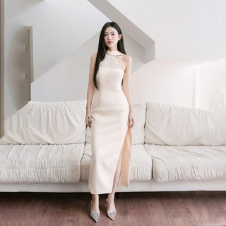 [OUTLET] RECHIC Đầm cổ yếm Herin xẻ tà nhẹ đính hoa cổ sang trọng quý phái