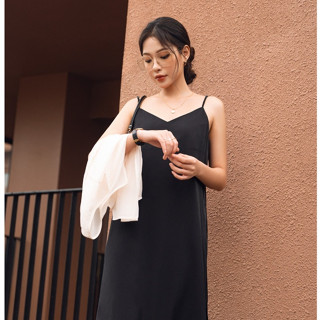 Đầm Suông VIENNE TRAN 2 Dây Cổ Tim Dài Quá Gối Màu Basic Dễ Phối Đồ V63T23H002
