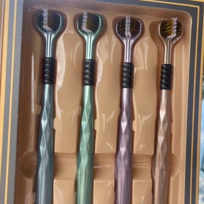 Hộp 4 Bàn Chải Đánh Răng Đa Chiều Kim Cương Bikoxi Bộ 4 Chiếc Lông Mềm Bảo Vệ Lợi Tay Cầm Gọn Nhẹ