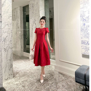 Váy gấm hoa nổi khuy viền cổ-Đỏ_LALYA_D488
