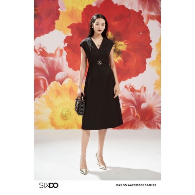 Đầm đen cổ V phối eo SIXDO (Black V-neck Midi Raw Dress)