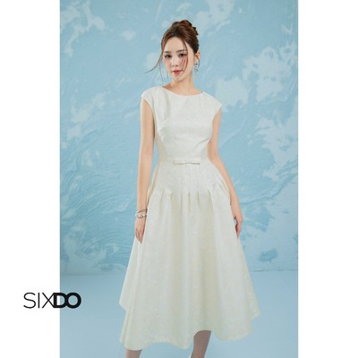 Đầm gấm cổ tròn tay hến dáng xòe SIXDO (Cream Floral Brocade Flared Dress)
