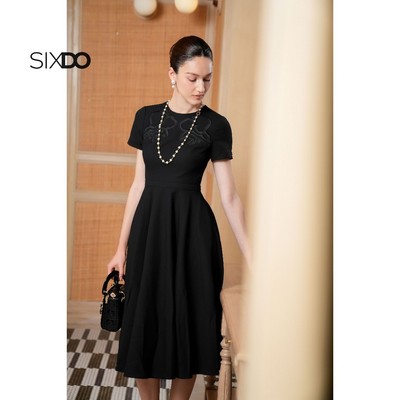 Đầm đen xòe họa tiết chìm SIXDO (Black Flower Embroidery Woven Midi Dress)