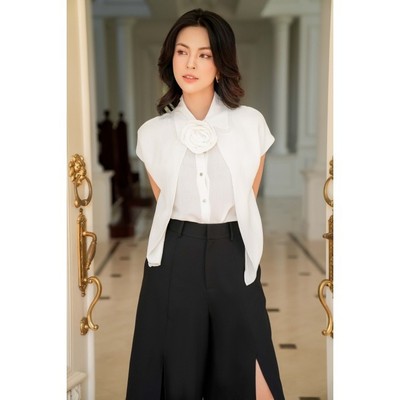 Áo sơ mi trắng phối vạt ngực SIXDO (White Woven Shirt With Flower)
