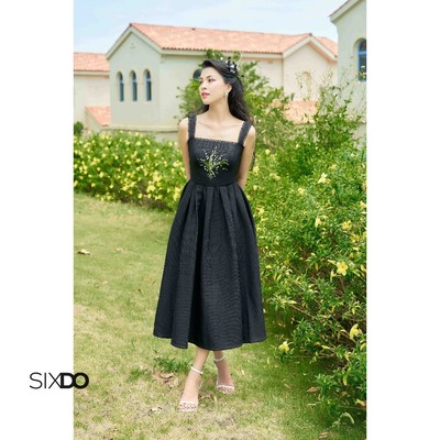 Đầm xòe hai dây phối hoa ngực SIXDO (Black Midi Raw Dress With Embroidered Flower)