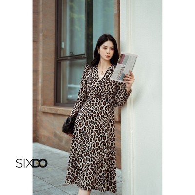 Đầm lụa họa tiết da báo cổ V SIXDO (Brownish-beige Leopard Midi Silk Dress With Flower)