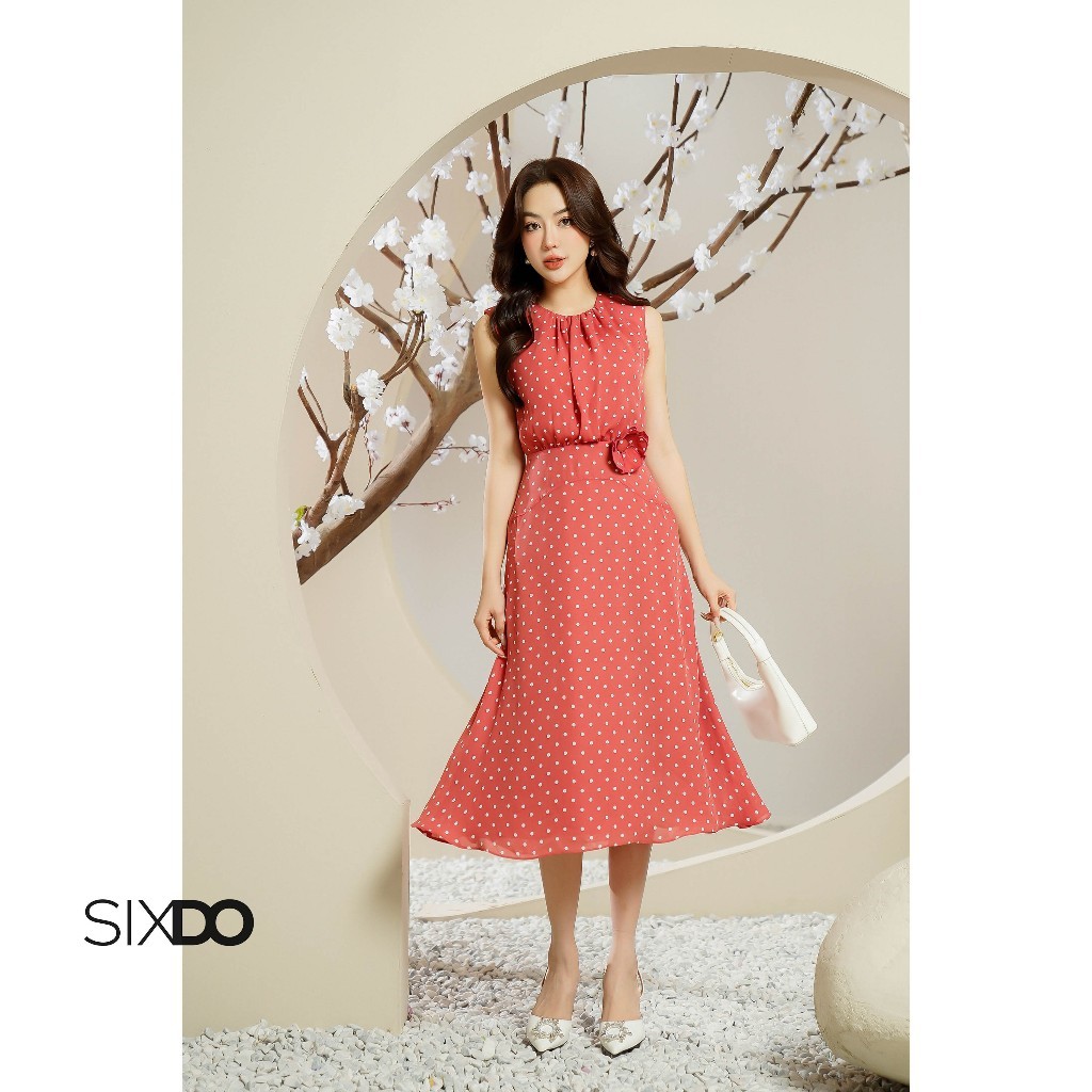 Đầm midi chấm bi sát nách cổ tròn phối hoa eo SIXDO (Polka Dot Midi Woven Dress With Flower)