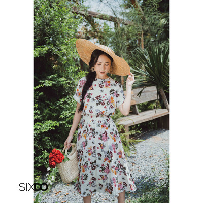 Chân váy hoa lụa dáng xòe xếp li to thời trang SIXDO (Cream Floral Midi Silk Skirt)