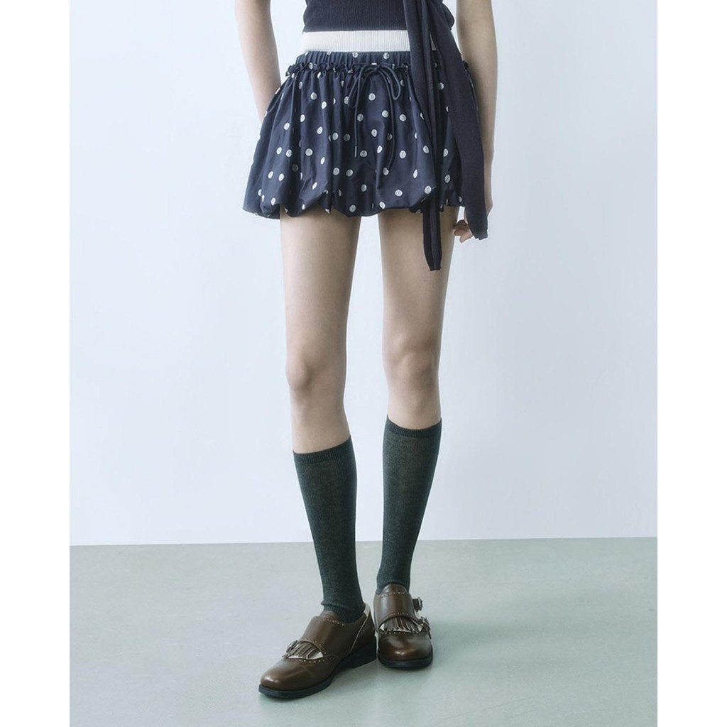 URBAN REVIVO - Chân váy chữ A mini chấm bi dáng xoè UYU550048-L8A