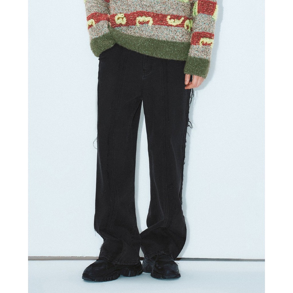 URBAN REVIVO - Quần jeans nam ống đứng phối tua rua UMV840107-B5A