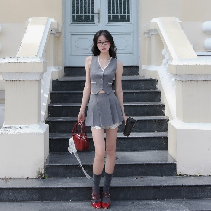 DALLA Combo Gile cổ V phom ôm phối ren & Chân váy ngắn xếp ly phối ren (GL05+CV20) | BigBuy360 - bigbuy360.vn
