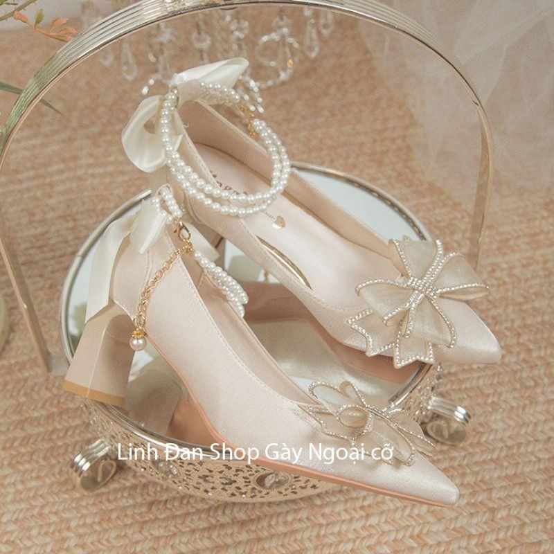 Giày nữ ngoại cỡ ,size nhỏ, mẫu 7p vuông bít mũi có đính nơ cánh tiên hậu có xoàn ngọc sang chảnh si