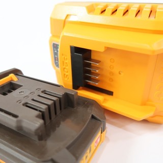 Đế sạc pin 20V LITHIUM-ION INGCO FCLI2001 | sạc nhanh FCLI20411 (dùng được cho tất cả pin 20V INGCO và TOTAL)