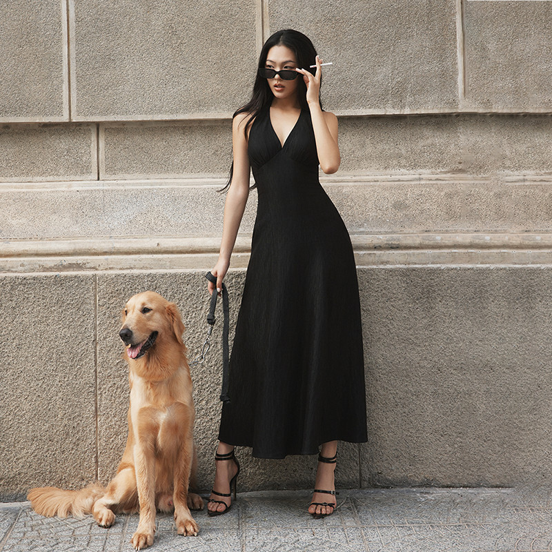 RECHIC Đầm dài Carla cổ yếm V chiết eo dáng xòe hở lưng sang trọng