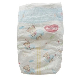 Tã dán sơ sinh Huggies size S 96 miếng (từ 4 - 8 kg)