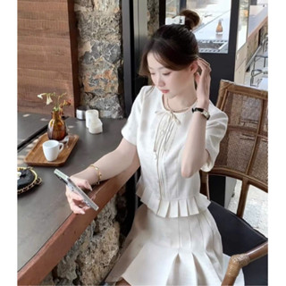 Sét Áo Trắng Cộc Tay + Chân Váy Dập Ly HIBEESTORRE, Váy Thiết Kế Chất Liệu Vải Xước Cao Cấp Đẹp Sang Trọng VKS187S8