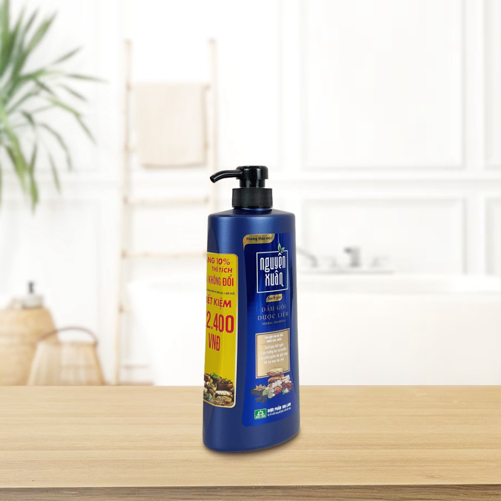 Dầu gội Dược liệu Nguyên Xuân Sạch Gàu 600ml - Tặng thêm 10% thể tích giá không đổi