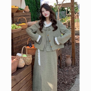 ( Hàng có sẵn)- Set Dạ Tweed Áo Khoác Dạ Kèm Chân Váy Dáng Dài Phối Ren Màu Xanh Rêu  Cổ Điển Vintage_Hàng QCCC LISA STO
