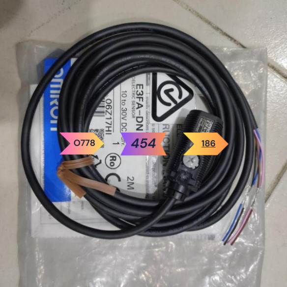 Cảm biến Omron E3FA-DN12