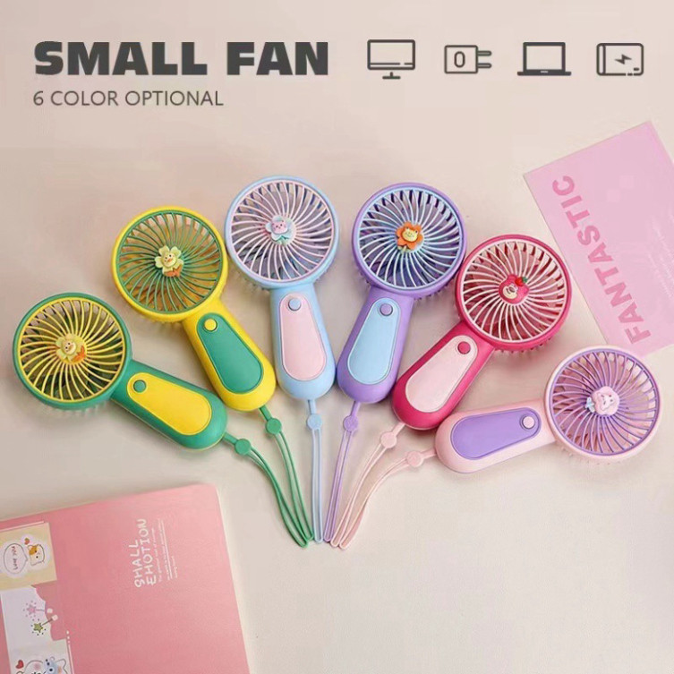 PVN59666 Quạt Cầm Tay Mini , Quạt Sạc Tích Điện Cầm Tay Gấu Dâu Kèm Sticker