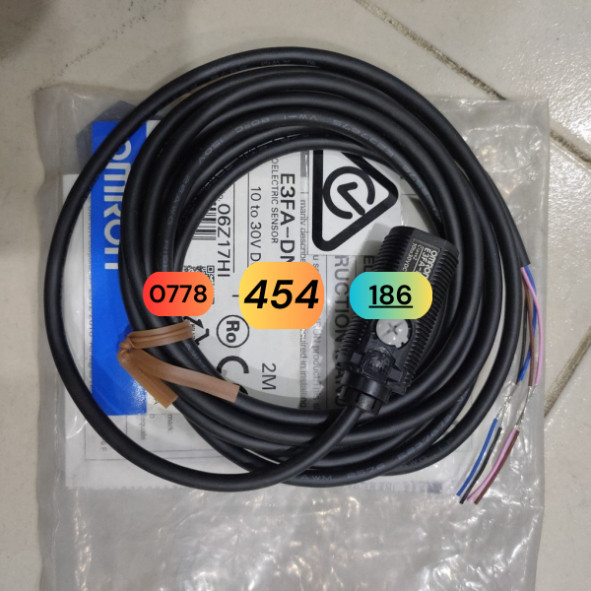 Cảm biến Omron E3FA-DN12 2M