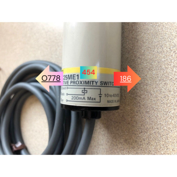 Cảm biến điện dung OMRON E2K-C25ME1