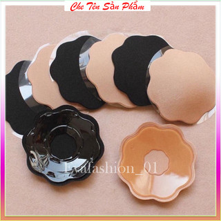 Một đôi miếng dán nhũ hoa để diện đồ sexy