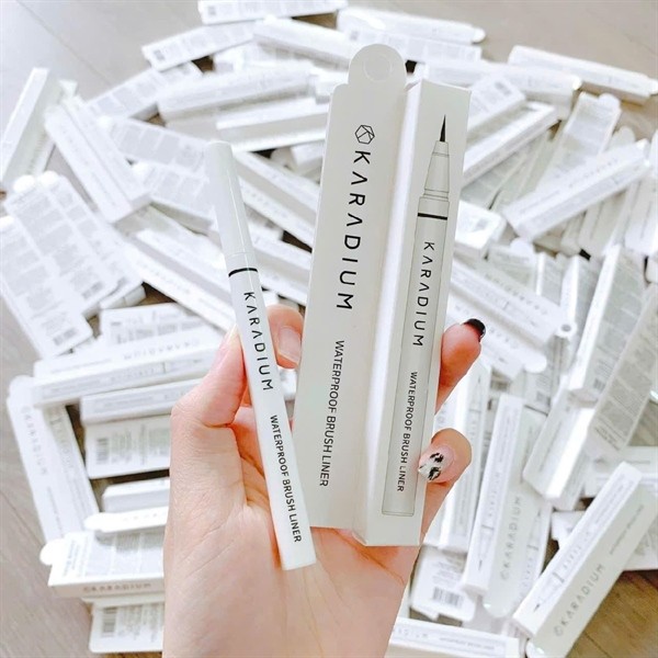 Mắt nước eyeliner Karadium Waterproof Brush Liner Black