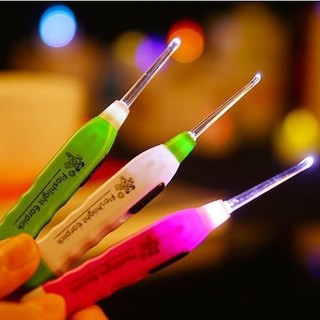 Dụng cụ lấy ráy tai có đèn cho trẻ em