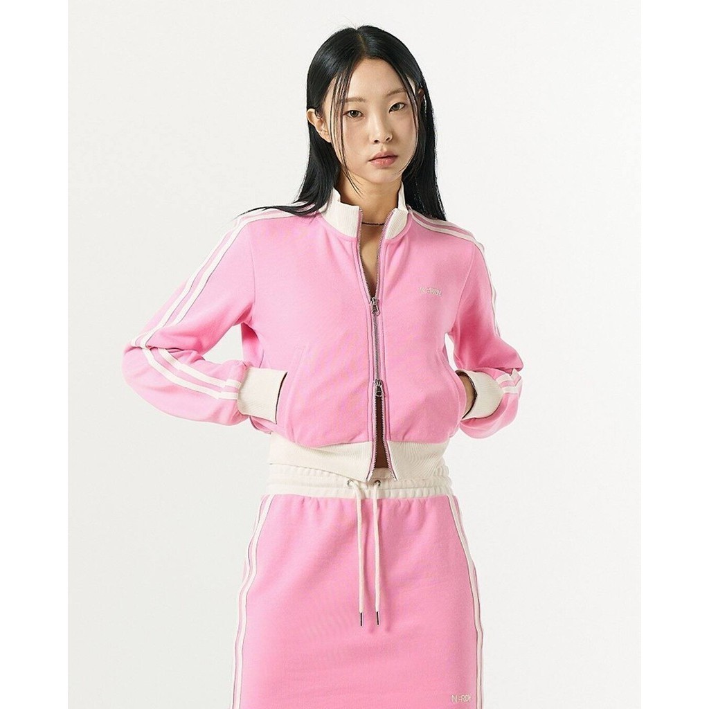 NERDY - Áo khoác croptop nữ cổ trụ tay dài Classic NY