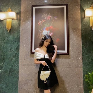 Đầm Bẹt Vai Phối Màu Nơ Ngực (Nơ Trắng Váy Đen) KC1403