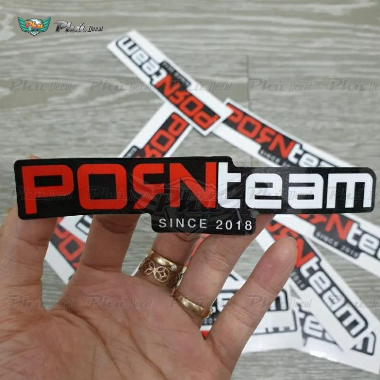 Tem logo chữ Porn team dán xe size ngang 12cm Pornteam