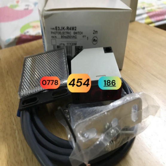 Cảm biến quang E3JK-R4M2 (90-250VAC)