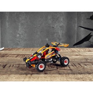 LEGO TECHNIC Xe Địa Hình Chạy Cát 42101