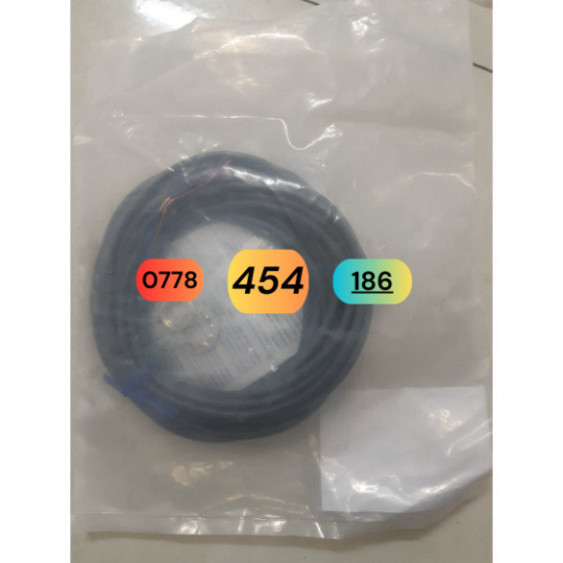 Cảm biến quang Omron E2E-X5ME1