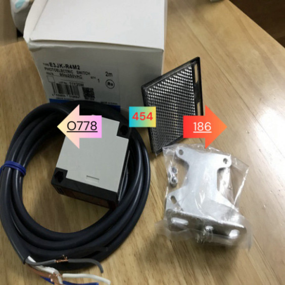 Cảm biến quang E3JK-R4M2 (90-250VAC)