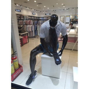 manocanh thể thao nam ngồi dáng ngồi cột giày đẹp sang lạ tôn dáng quần áo - Khang TX