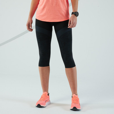 Quần lửng chạy bộ không đường may DECATHLON cho nữ đen mã 8771091