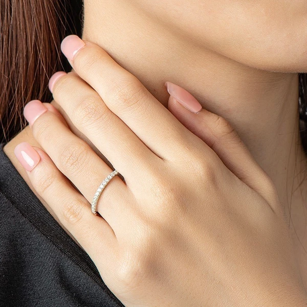 Nhẫn nữ bạc Ý S925 đính 1 hàng đá dày đặn Asimi Natura Gem NA07 - đeo trên mẫu
