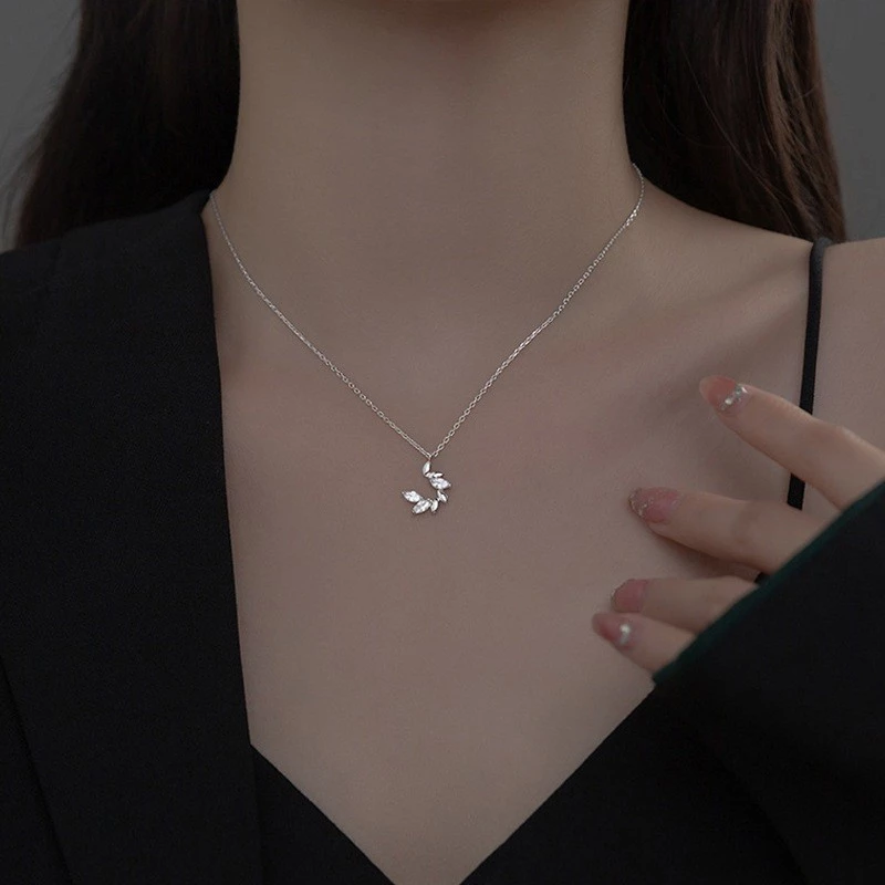 Dây chuyền bạc nguyệt lá Asimi Half Moon DC56 2