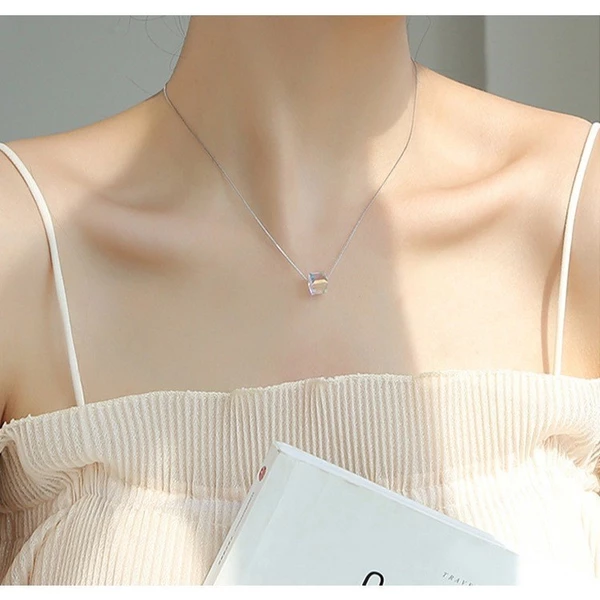 Dây chuyền bạc 925 đá Zircon vuông Asimi Rainbow Line DC41 - đeo trên mẫu