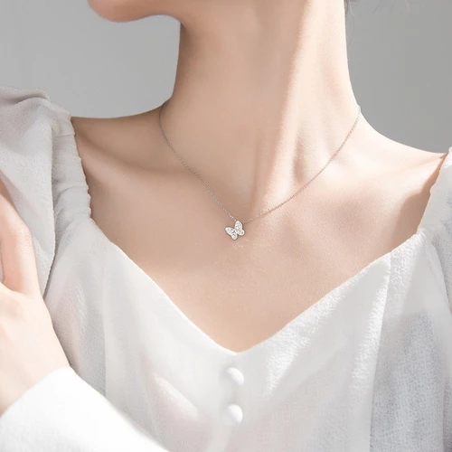 Dây chuyền bạc nữ cánh bướm đính đá nhỏ Asimi Butterfly Line DC19 - đeo trên mẫu