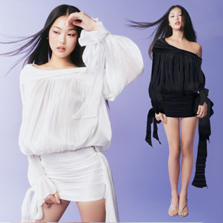 RECHIC Đầm ngắn Larita dáng trễ xéo vai phối tua rua tà sang trọng cá tính