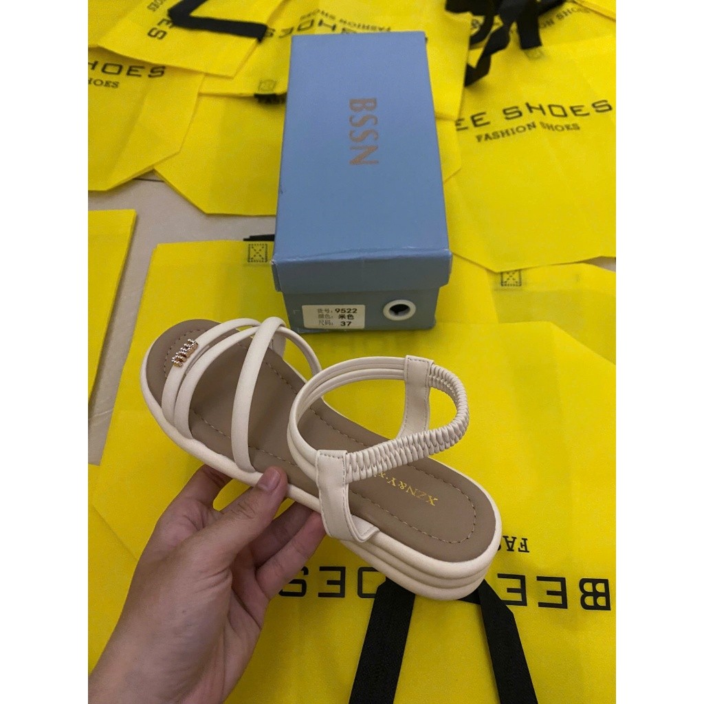 Sandal nữ BEESHOES -Sandal quai ngang, mũi tròn đế bằng cao 3 phân sẵn màu kem SD031