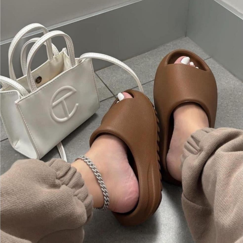 Dép yz slide nâu đậm bản vân nhám nam nữ, Dép bánh mì Yeezy slide đủ size nam nữ